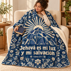 Jehová es mi luz
y mi salvación blanket, wrapped around a reader
