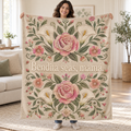 Bendita seas, mamá. blanket, held open