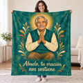 Abuelo, tu oración
nos sostiene blanket, held open