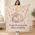 Ángel de mi guarda,
dulce compañía blanket, held open