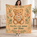 Hecho con amor
por Dios blanket, held open