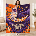 Recuerdos Bajo la Luna blanket, held open